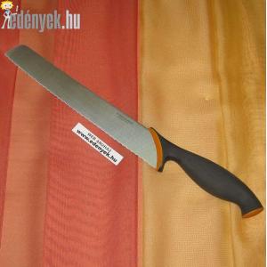 Fiskars kenyérvágó kés 35 cm hosszú. A hullámos penge 23 cm, a markolat 15 cm, penge szélesség 3 cm.